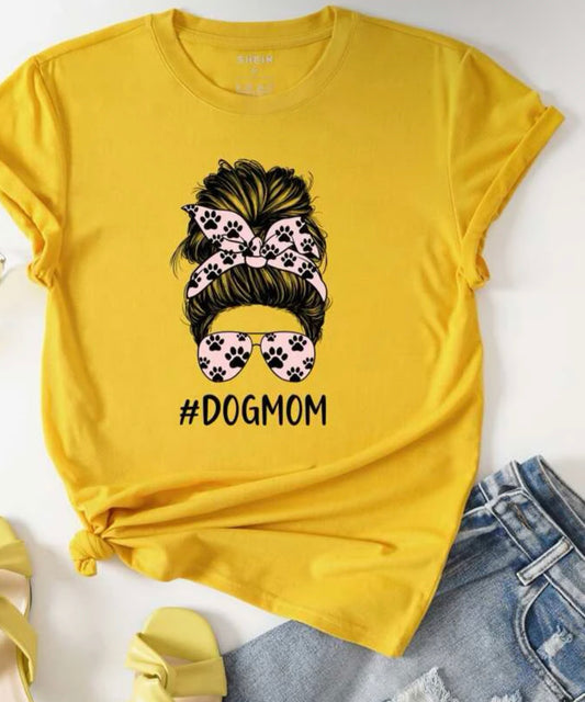 T-shirt:  DOG MOM