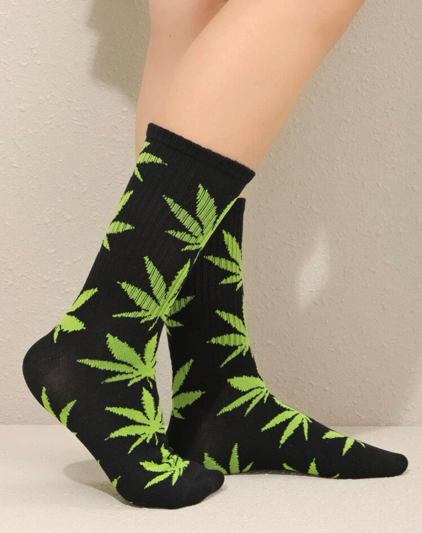 Cotton socks with marijuana leaf print 