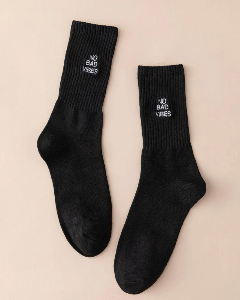 Socks with NO BAD VIBES embroidery 
