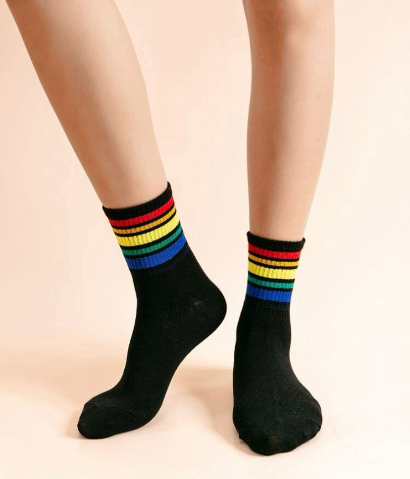 Calcetines coloridos a rayas.